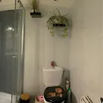 50 M De La Apartment *